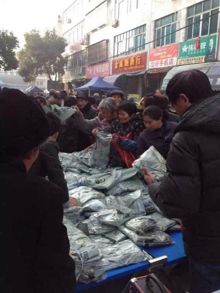 冬天擺什么地攤最賺錢_擺套圈地攤怎樣經營_擺地攤賣什么最賺錢